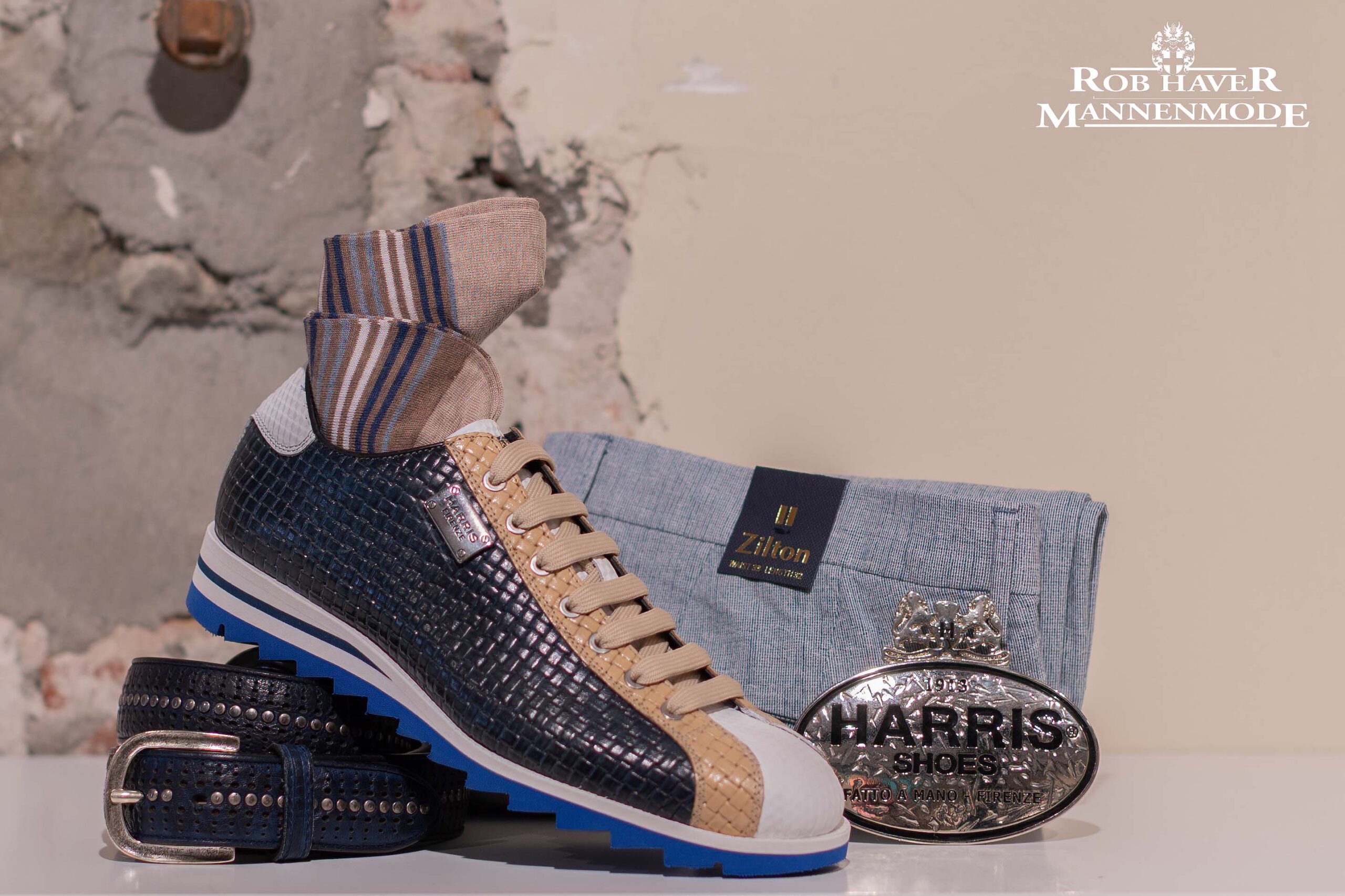 Handgemaakte bruin/ beige blauwe zool  Harris Firenze Italiaanse herenschoenen met Zilton broek en riem bij Rob Haver mannenmode op de Steenweg te Helmond