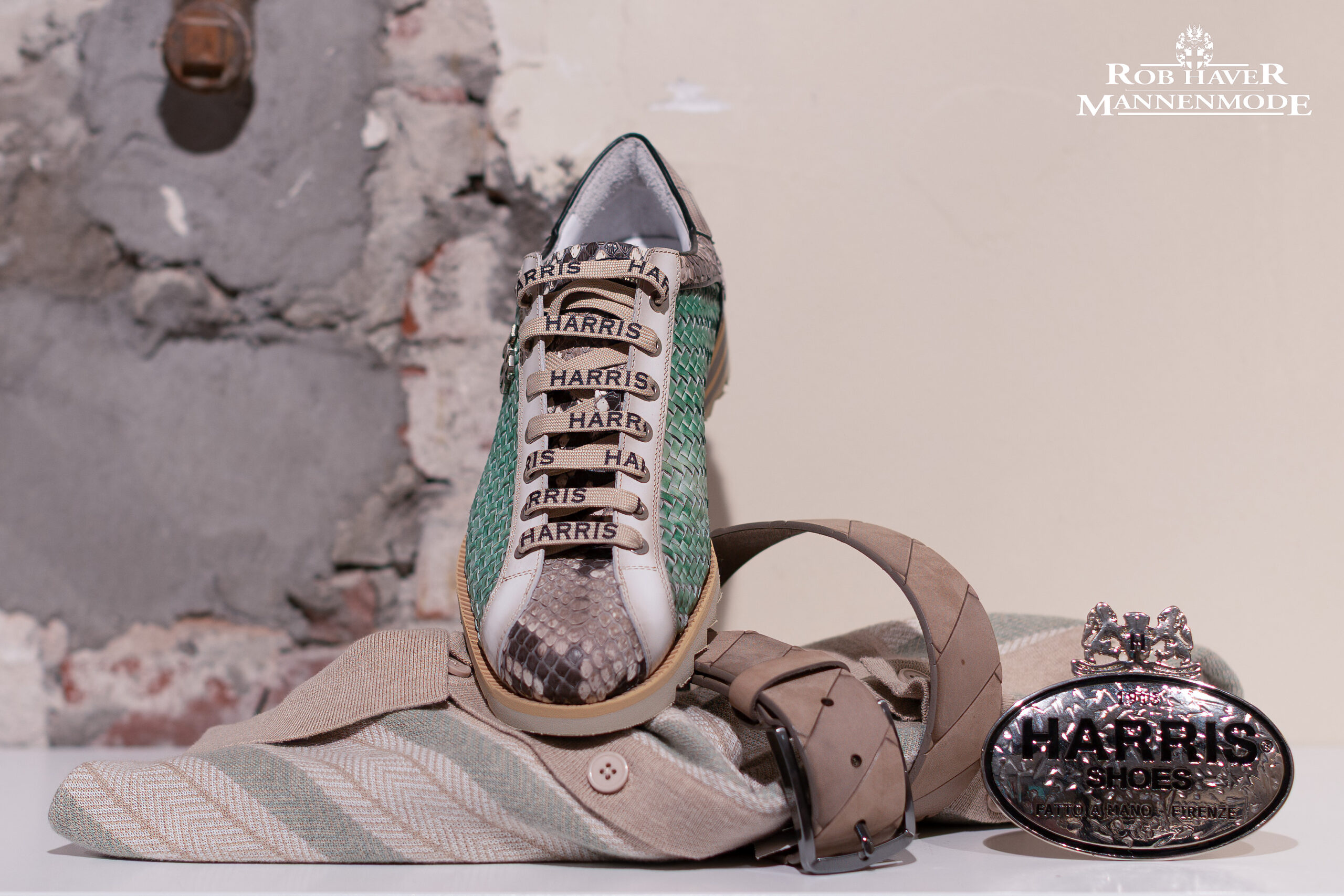 Handgemaakte aqua groen Harris Firenze Italiaanse herenschoenen met Cavalieri polo en riem bij Rob Haver mannenmode op de Steenweg te Helmond